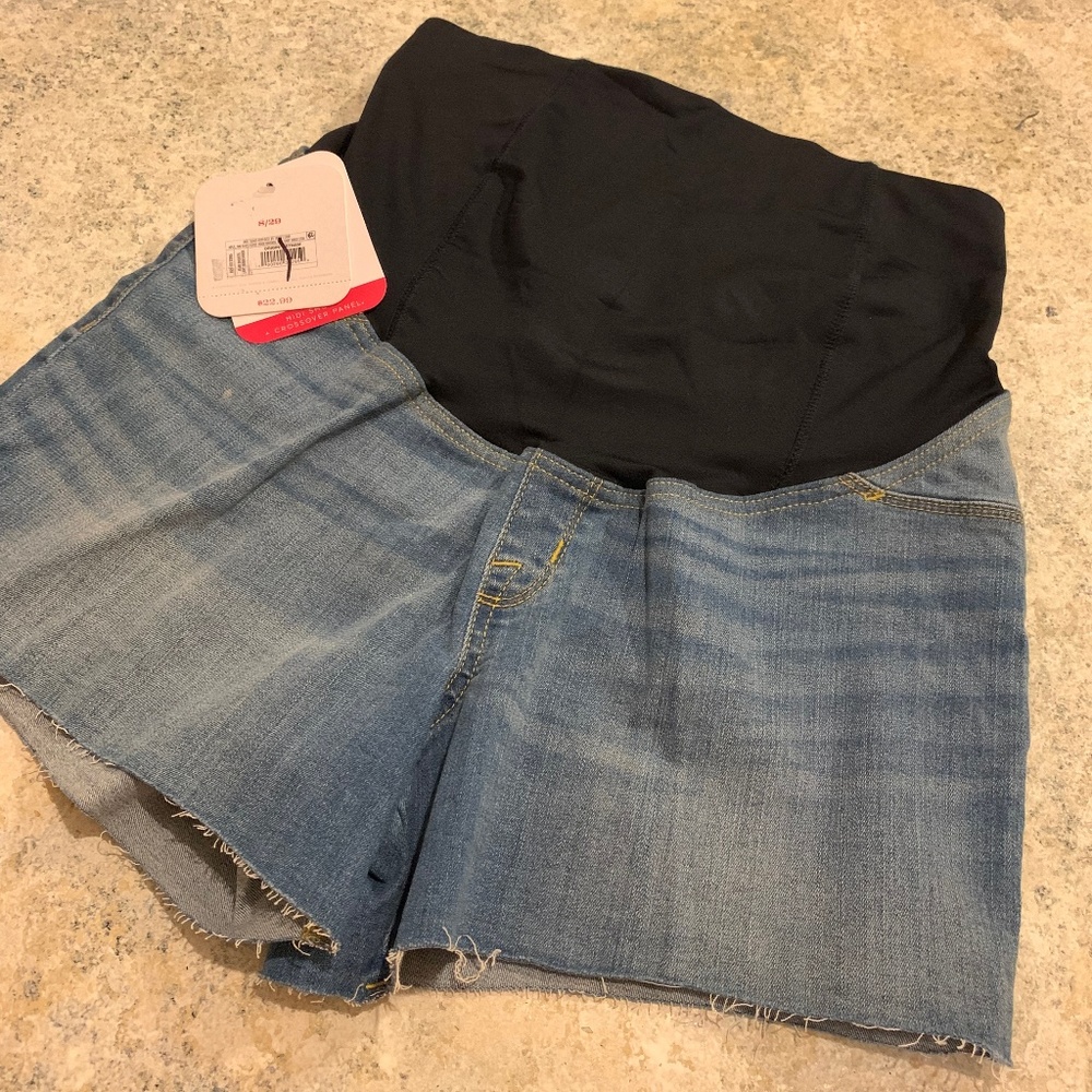 Ingrid & Isabel for Target Maternity Jean Shorts
